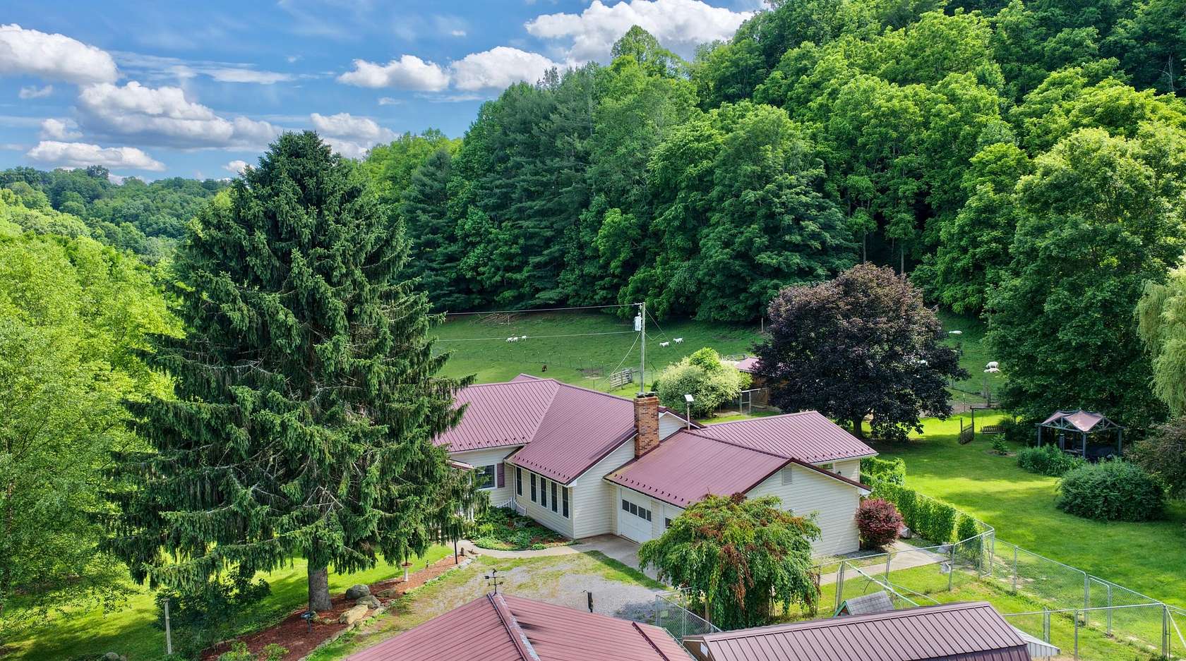 100 Acres of Land with Home for Sale in Lewisburg, West Virginia