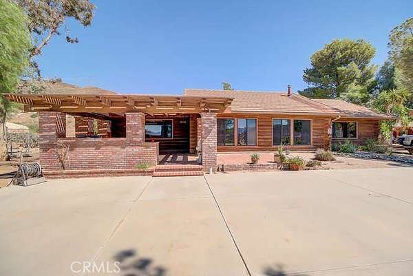 2.66 Acres of Land with Home for Lease in Agua Dulce, California