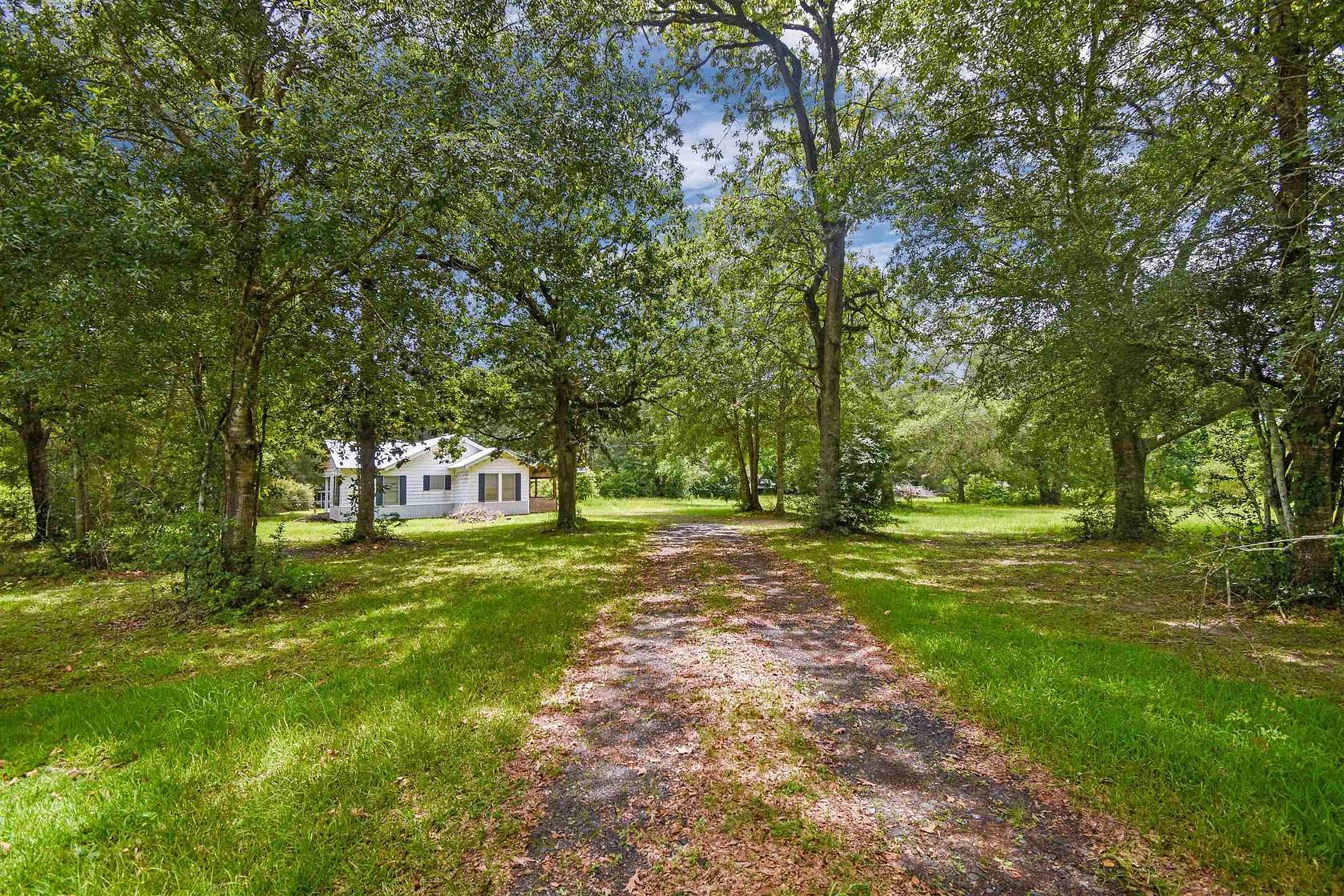 2 Acres of Improved Residential Land for Sale in Buna, Texas