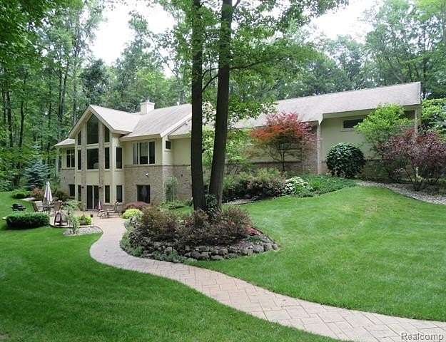 2 Acres of Land with Home for Sale in Hartland Township, Michigan
