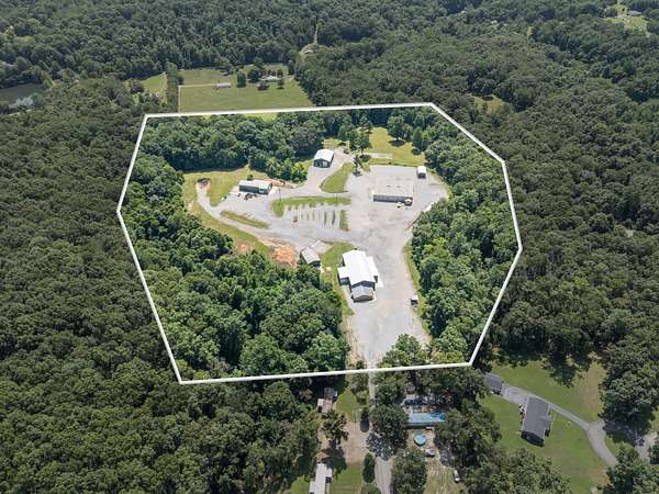 16.9 Acres of Commercial Land for Sale in Centerville, Tennessee