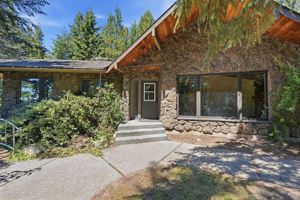 6.49 Acres of Land with Home for Sale in Mead, Washington