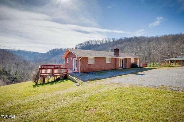 63 Acres of Land with Home for Sale in Duffield, Virginia