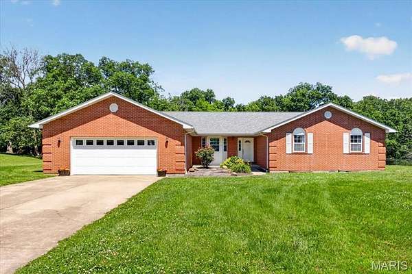 2.5 Acres of Land with Home for Sale in Waterloo, Illinois