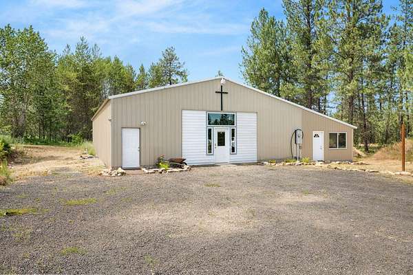 5 Acres of Land with Home for Sale in Chattaroy, Washington