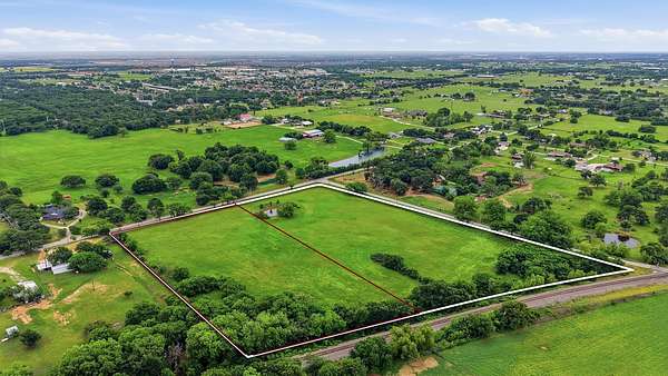 5 Acres of Land for Sale in Aubrey, Texas