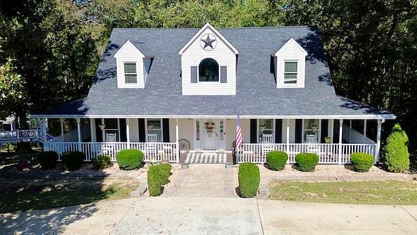 6 Acres of Land with Home for Sale in Palmyra, Tennessee