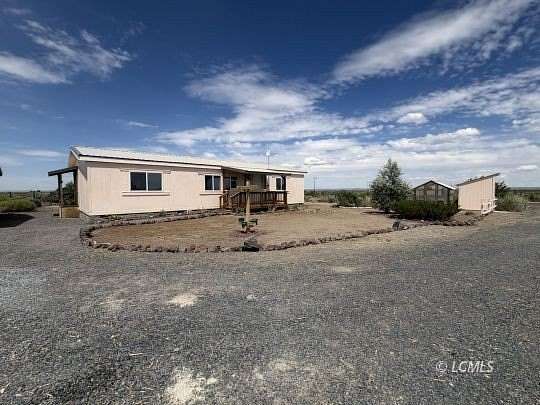 15 Acres of Land with Home for Sale in Christmas Valley, Oregon