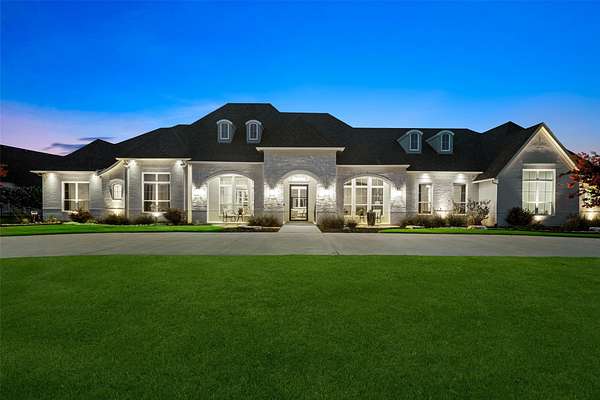 2.53 Acres of Land with Home for Sale in Lucas, Texas