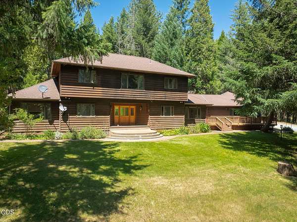8.64 Acres of Land with Home for Sale in Grants Pass, Oregon