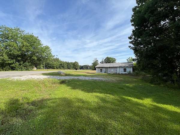 2.6 Acres of Land with Home for Sale in Baldwyn, Mississippi