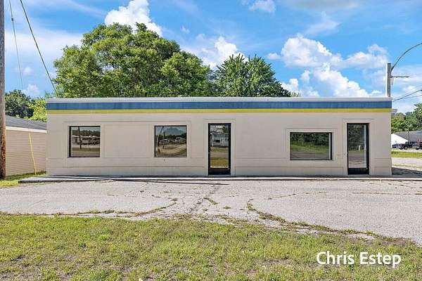 1.5 Acres of Improved Commercial Land for Sale in Muskegon, Michigan