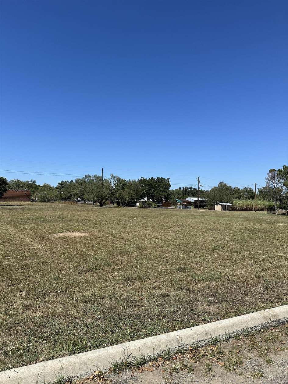 0.92 Acres of Residential Land for Sale in Llano, Texas