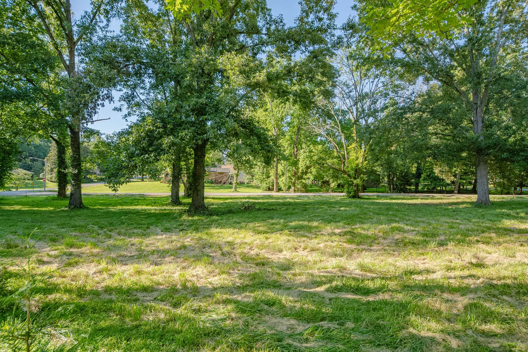 1.12 Acres of Residential Land for Sale in Columbia, Tennessee