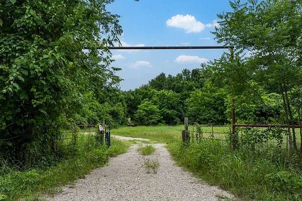 11 Acres of Land with Home for Sale in Mabank, Texas