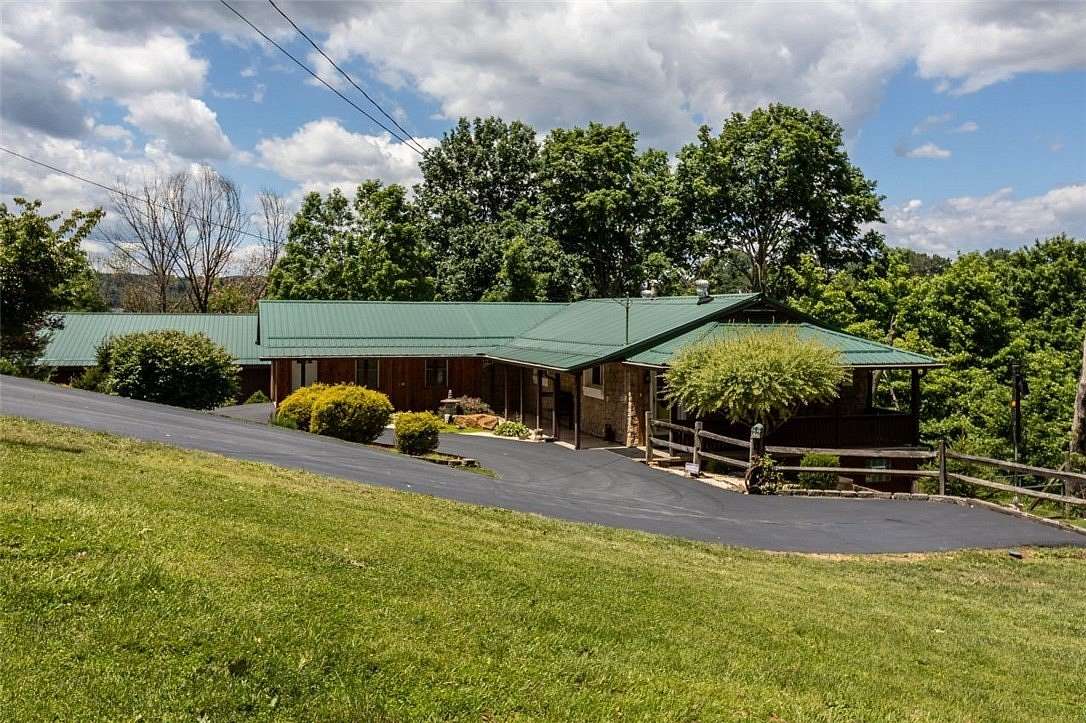 2.8 Acres of Land with Home for Sale in New Kensington, Pennsylvania