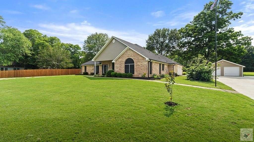 6.53 Acres of Land with Home for Sale in Texarkana, Texas