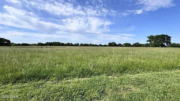 28 Acres of Agricultural Land for Sale in Altamont, Kansas
