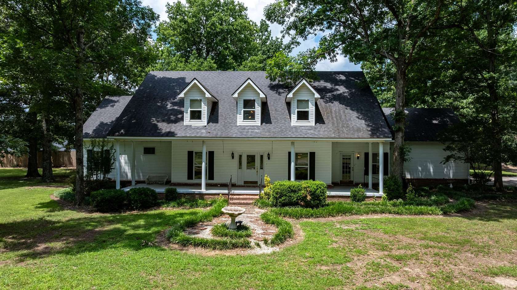 2.15 Acres of Land with Home for Sale in Jonesboro, Arkansas