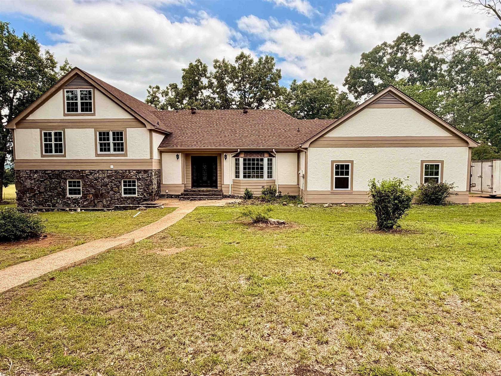 5.34 Acres of Land with Home for Sale in Cherokee Village, Arkansas
