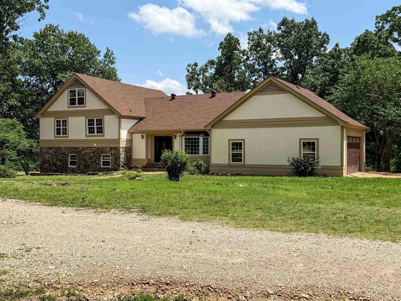 5.34 Acres of Land with Home for Sale in Cherokee Village, Arkansas