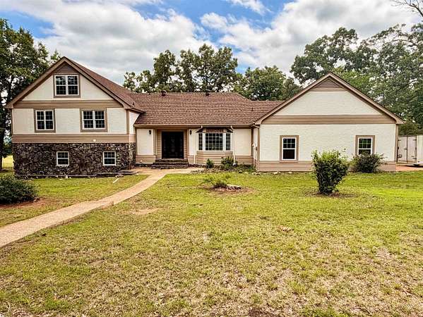 5.34 Acres of Land with Home for Sale in Cherokee Village, Arkansas