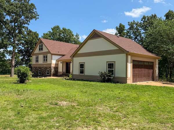 5.34 Acres of Land with Home for Sale in Cherokee Village, Arkansas