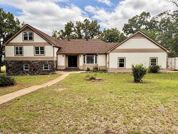 5.34 Acres of Land with Home for Sale in Cherokee Village, Arkansas