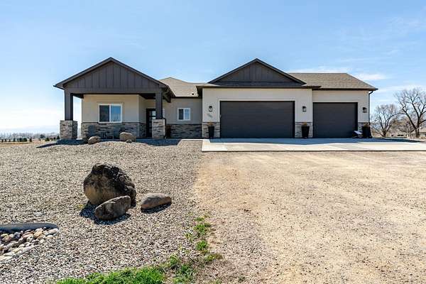 14 Acres of Land with Home for Sale in Loma, Colorado