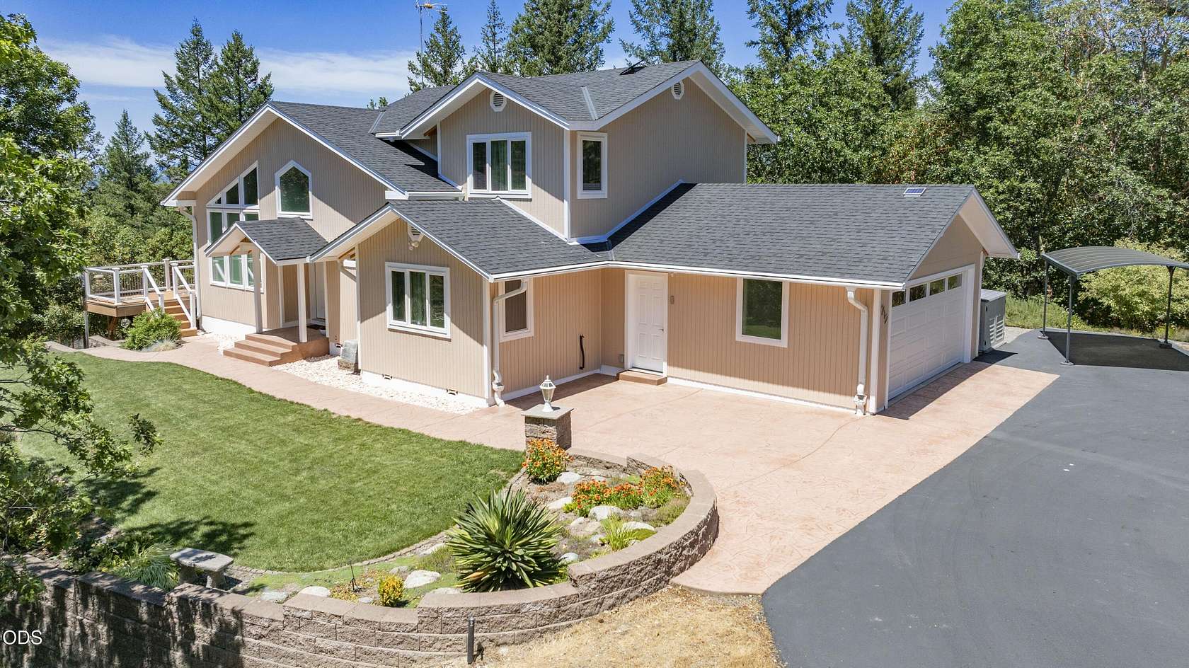5 Acres of Land with Home for Sale in Grants Pass, Oregon