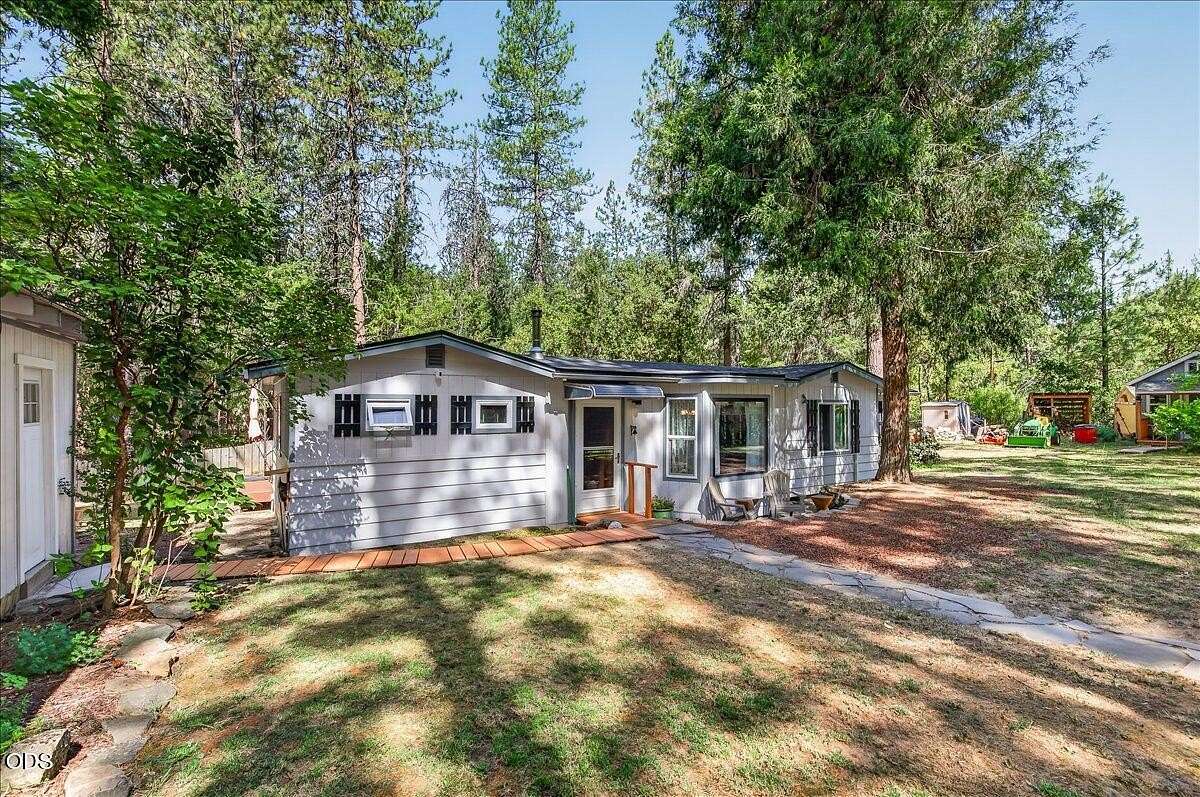 4.5 Acres of Land with Home for Sale in Jacksonville, Oregon
