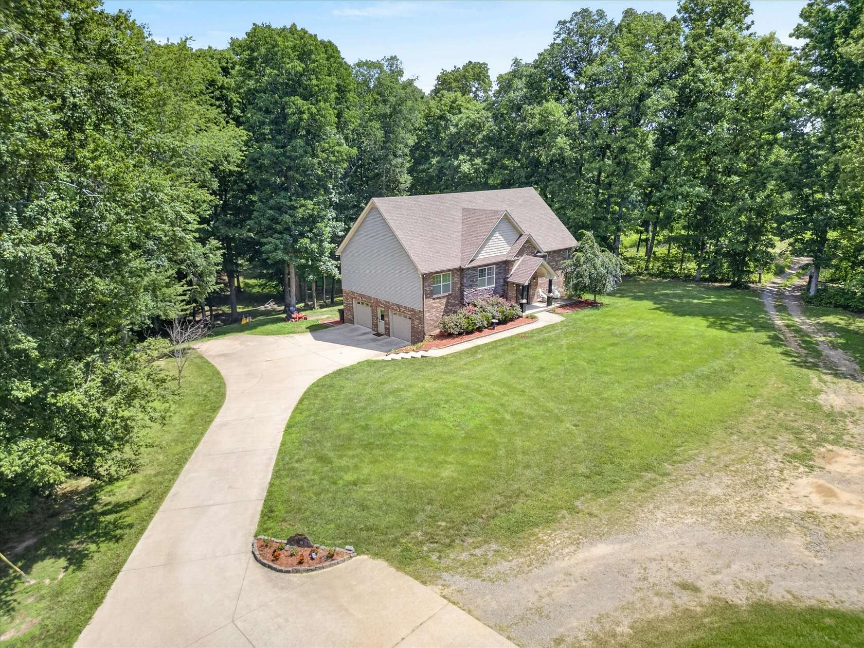 3.2 Acres of Land with Home for Sale in Clarksville, Tennessee