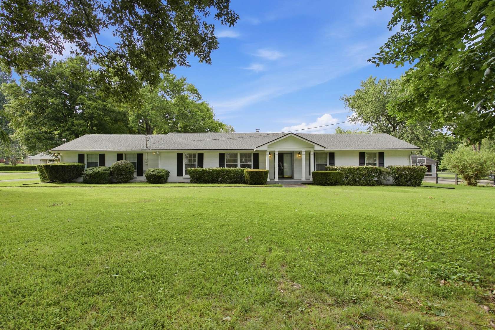 1.7 Acres of Land with Home for Sale in Franklin, Tennessee