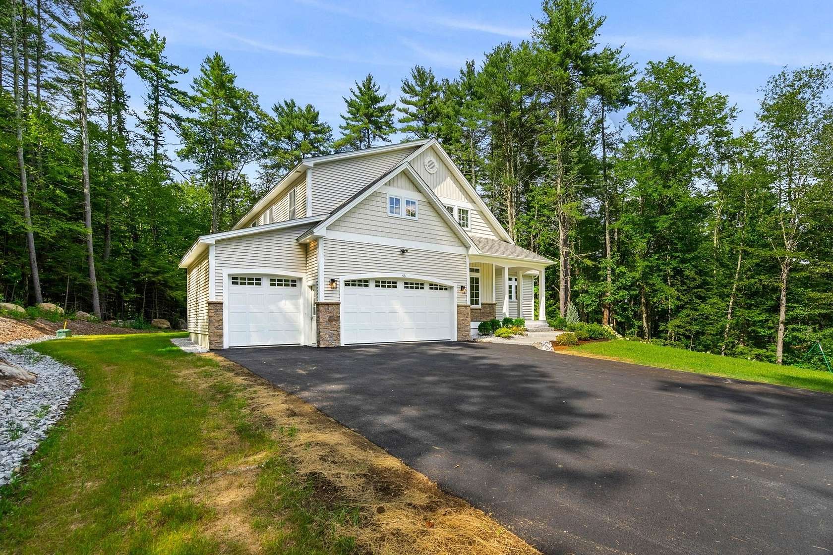 4.3 Acres of Land with Home for Sale in Amherst, New Hampshire