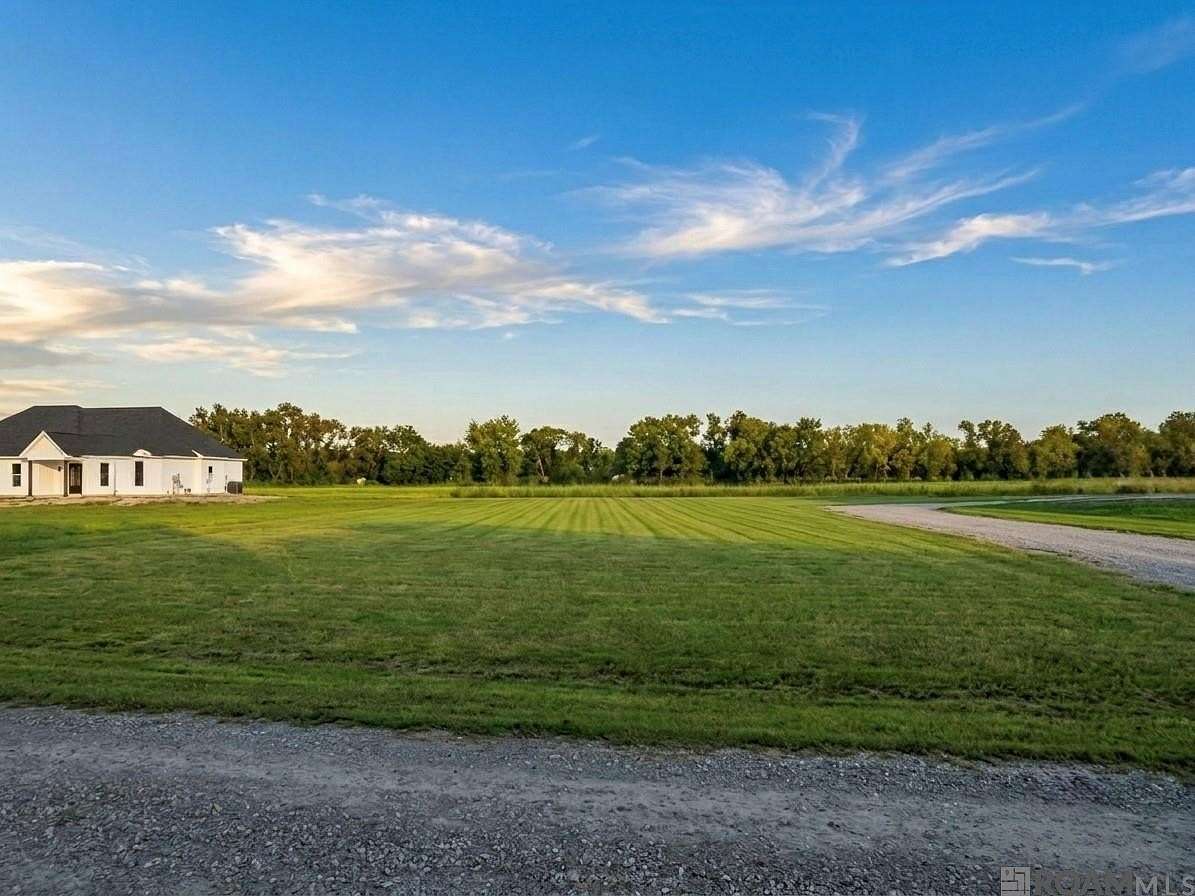2 Acres of Residential Land for Sale in Port Allen, Louisiana