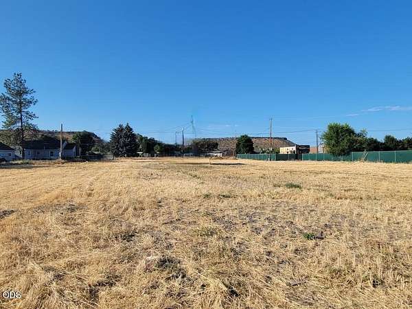 2.2 Acres of Mixed-Use Land for Sale in Prineville, Oregon