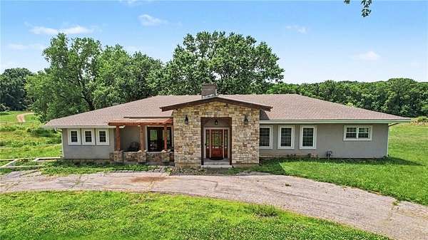 10.3 Acres of Land with Home for Sale in Kansas City, Kansas