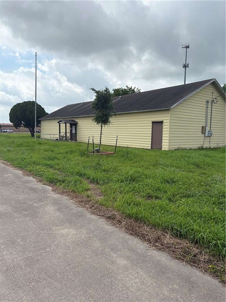 1.5 Acres of Improved Commercial Land for Sale in Corpus Christi, Texas