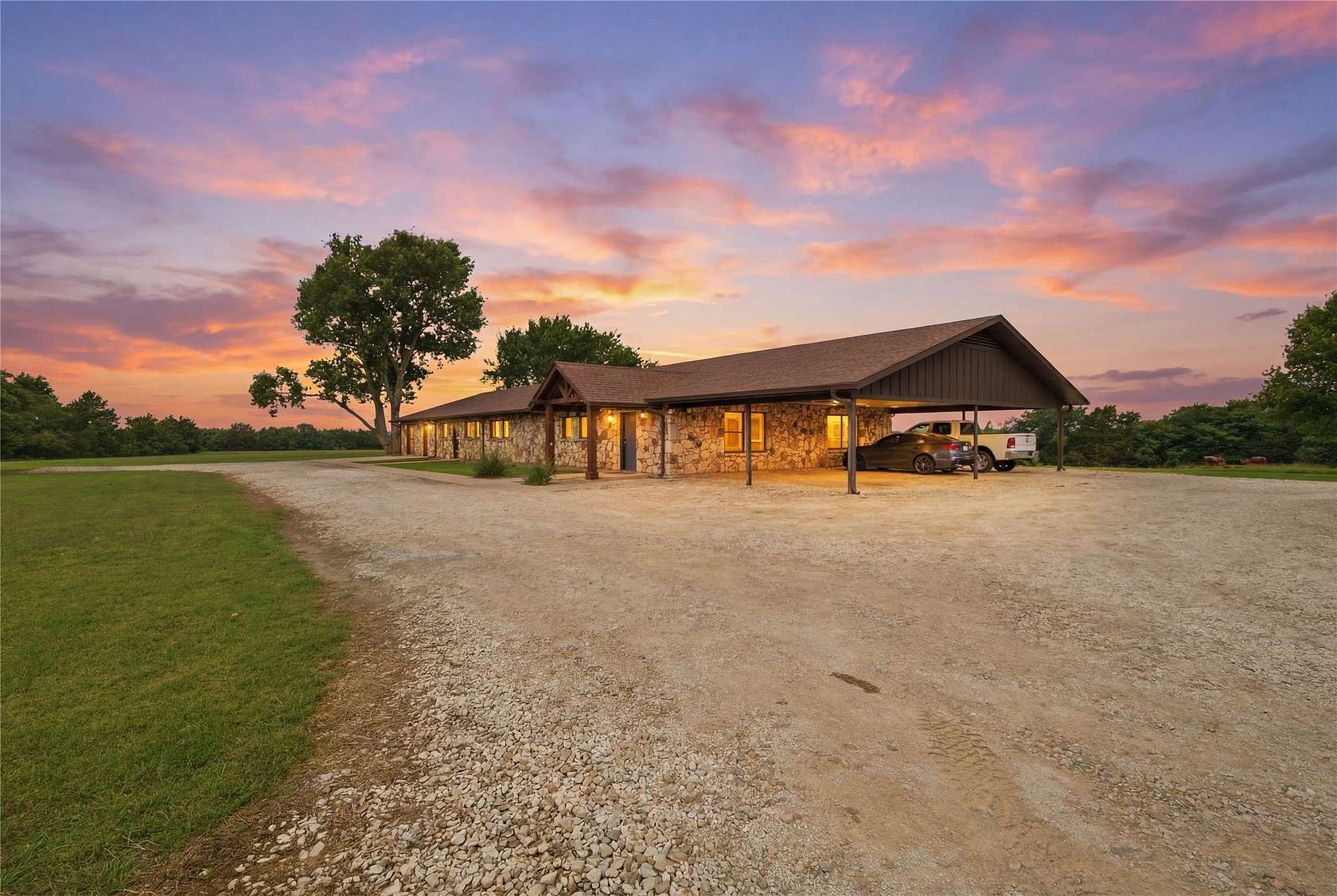8.1 Acres of Mixed-Use Land for Sale in Gordonville, Texas