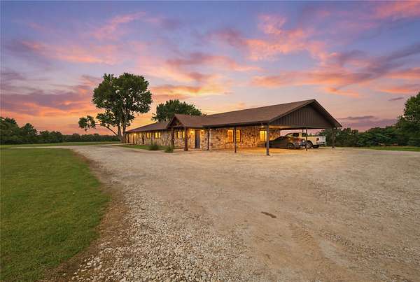 8.1 Acres of Mixed-Use Land for Sale in Gordonville, Texas