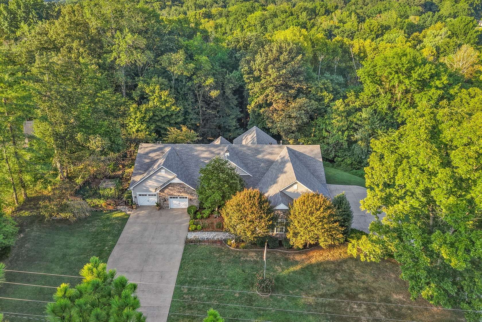 4.77 Acres of Land with Home for Sale in Clarksville, Tennessee
