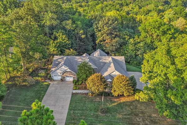 4.77 Acres of Land with Home for Sale in Clarksville, Tennessee