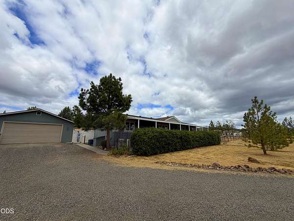 5.14 Acres of Land with Home for Sale in Eagle Point, Oregon