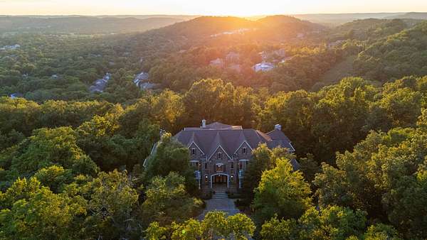 8.53 Acres of Land with Home for Sale in Franklin, Tennessee