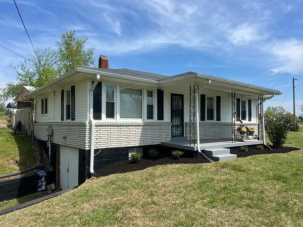 5.37 Acres of Land with Home for Sale in Westmoreland, Tennessee