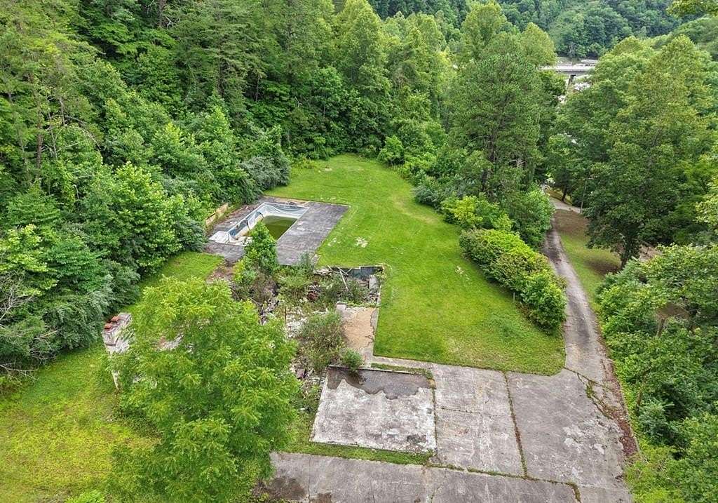 7 Acres of Residential Land for Sale in Hazard, Kentucky