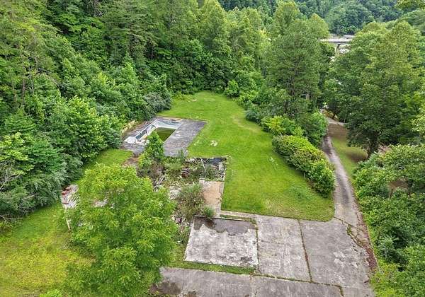 7 Acres of Residential Land for Sale in Hazard, Kentucky