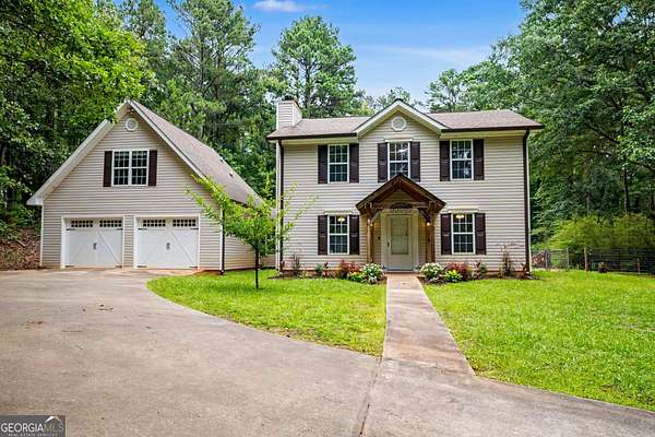 2 Acres of Land with Home for Sale in Grantville, Georgia