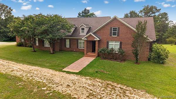 15 Acres of Land with Home for Sale in Greenville, Alabama