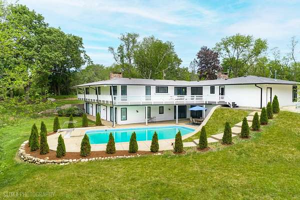 5 Acres of Land with Home for Sale in Barrington Hills, Illinois